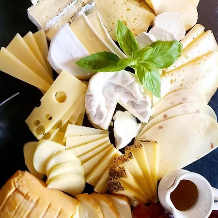 Forsthaus Garz بيت ضيافة 4*