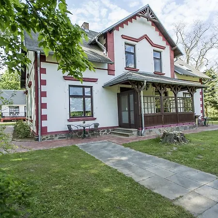 Forsthaus Garz بيت ضيافة 4*