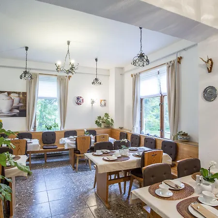 Forsthaus Garz بيت ضيافة